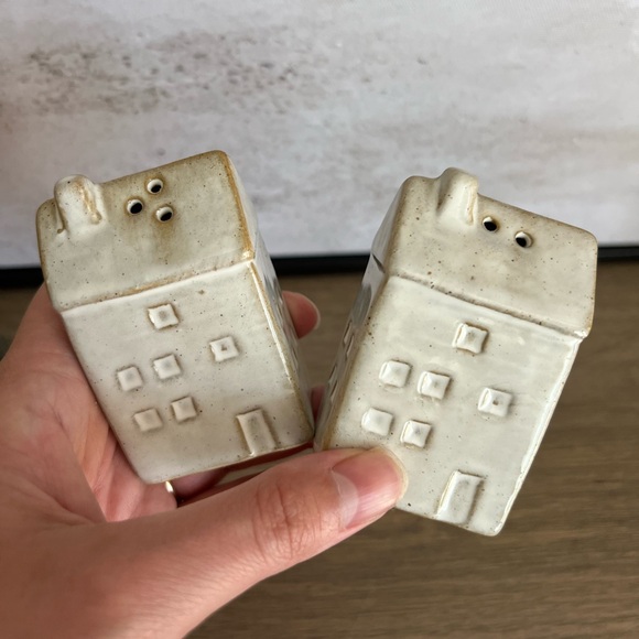Cottagecore Ceramic Homes Set of Salt & Pepper Shakers + Napkin Holder - Picture 6 of 6